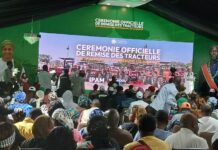 Le gouvernement remet 75 tracteurs et accessoires aux organisations professionnelles agricoles du pays !